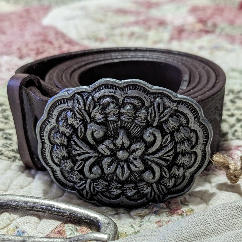 Custom made leather cowgirl belt - Picture 1 of 4